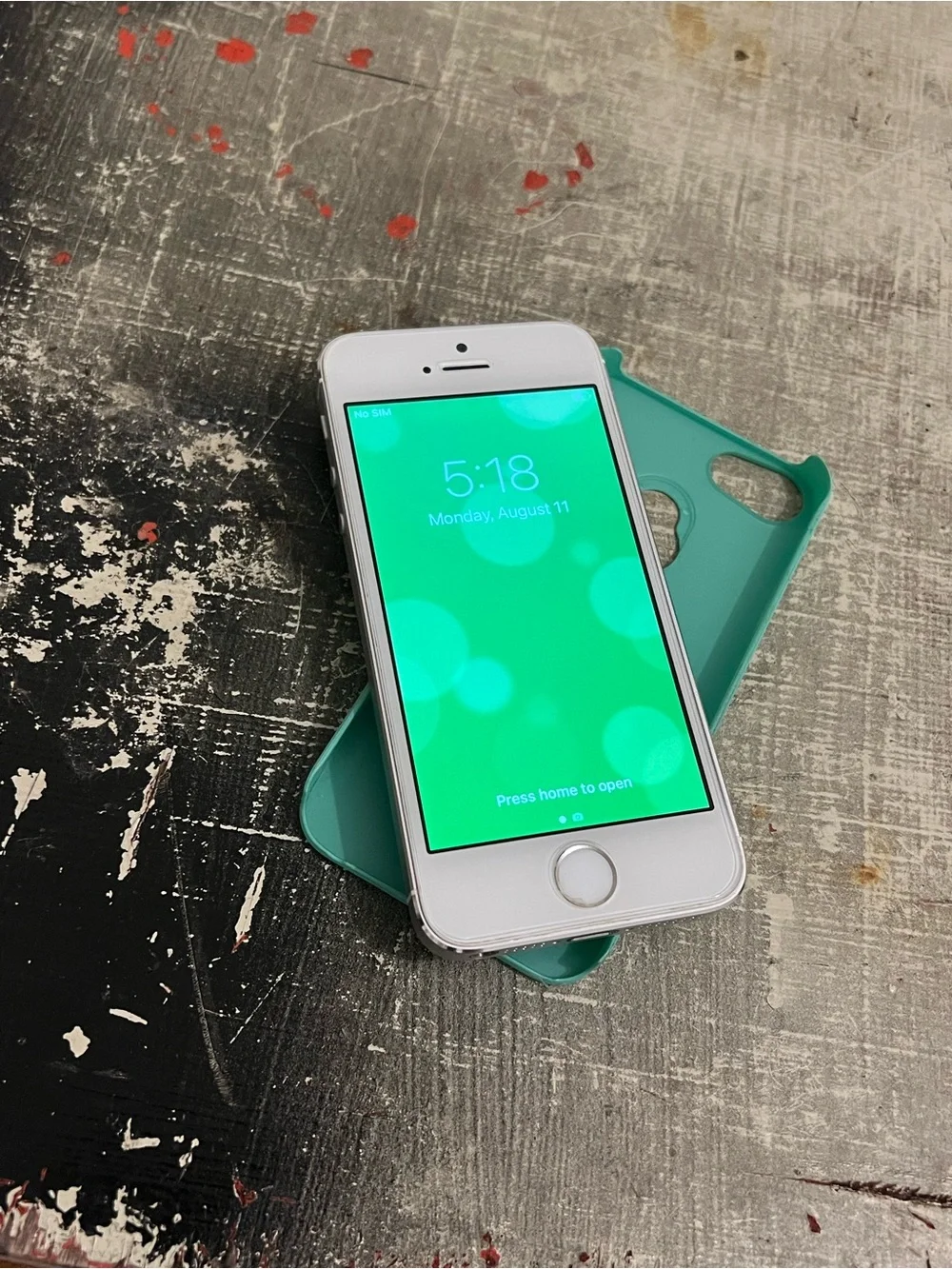 iPhone 5SE 32gb Factory Unlocked Custom Orange Mint Condition